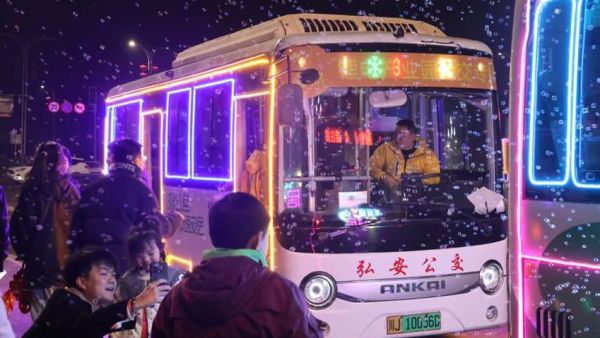 安居乐“夜”！安凯G65E点亮蜀中夜经济