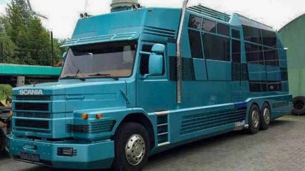 3系长头底盘打造，法拉利超跑同款设计风格，带你看一款非常炫酷的斯堪尼亚T143房车