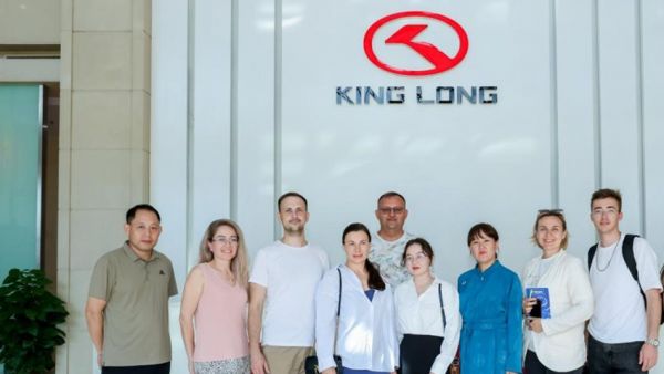 驻伊尔库茨克总领馆领区俄媒代表团走进厦门金龙