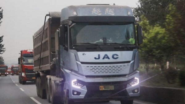 山地挑战电动先行!江淮重卡加速河北“油转电”进程