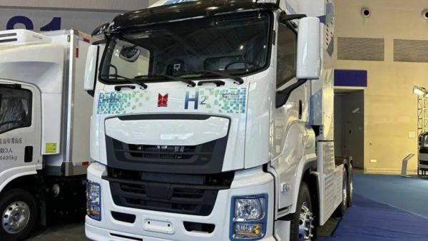 712匹超大马力！庆铃氢燃料电池牵引车冲破一切不可能