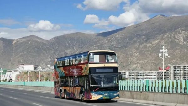拉萨惊现“会移动的餐厅”!安凯这辆双层巴士正式发车