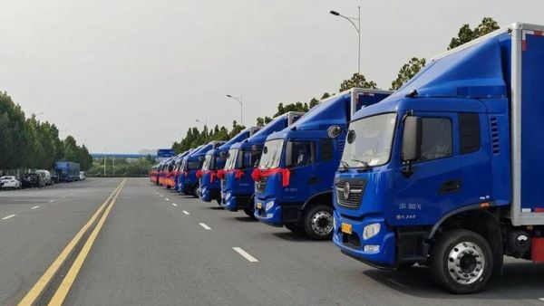 交付时刻丨“双百”交车仪式圆满完成！东风康明斯赋能德邦快递新运力