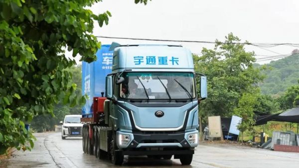 刷新纯电重卡续航新高度，宇通600度纯电牵引车新品上市！