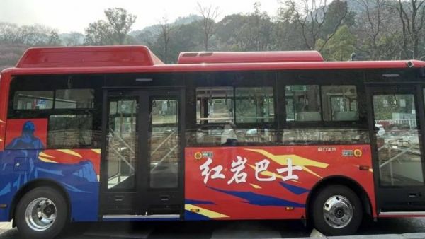 红岩巴士上新 智慧出游升级——重庆公交开启一站式“红色之旅”