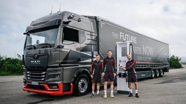 曼恩钢铁雄狮X绿荫豪门 | 共贺拜仁125周年