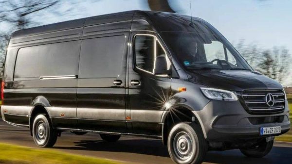 变身售卖车、工具车、化妆车、移动健身车？奔驰Sprinter凌特诞生30年，带您看它的特色衍生车型