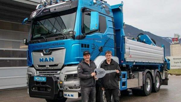 身披007涂装，6×6驱动+快换上装！这台曼恩TGS冬季维护卡车真特殊