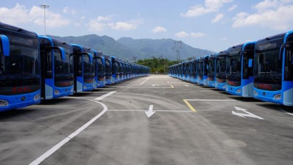 金龙新能源公交批量交付辽宁省，携手共绘绿色出行新篇章