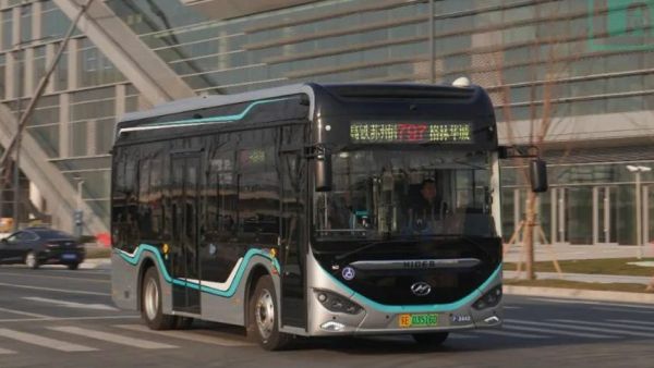 苏州金龙海格纯电动新车打卡长三角一体化示范区