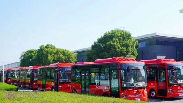 “红城”迎来“绿巴”！20辆安凯E70批量交付贵州遵义