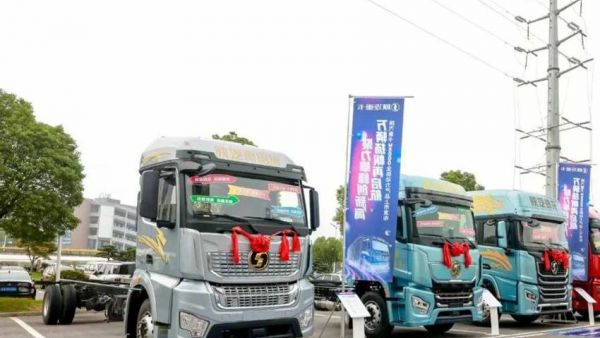 【万辆再启航 聚力创新高】德龙M5000全新动力硬核上市，赋能物流高质量发展