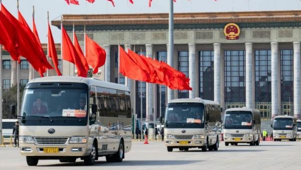 国逢盛事、宇通同行!全国两会开幕,宇通再担护航主力军!