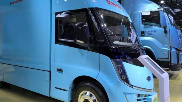 定义高效物流新时代,庆铃铃坤领跑新能源轻卡赛道