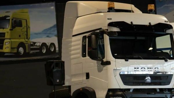 且向潮头再扬帆！中国重汽重卡单月出口1.5万辆，再次刷新行业纪录