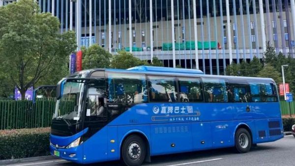 服务七载，“宇”时俱进丨宇通客车携多款车型实力护航进博会