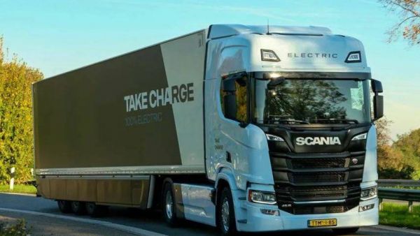 瑞典双雄的长途电动重卡谁更强?带你看斯堪尼亚45 R与沃尔沃FH Aero Electric同台竞技!