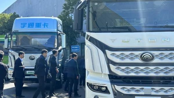 哈密市考察团莅临宇通重卡,共绘氢能零碳物流蓝图