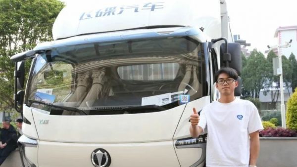 90后司机与飞碟EW5同行，跑出“稳稳的幸福”