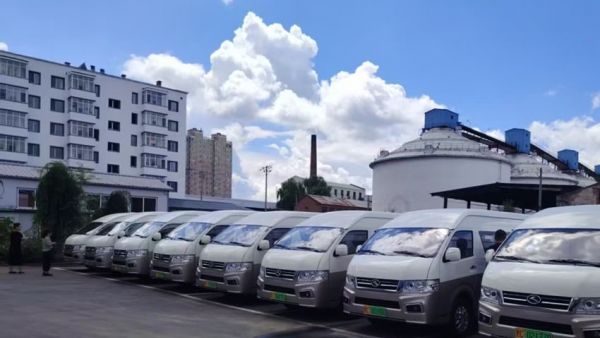 绿色出行再添新军：厦门金龙纯电动轻型客车批量交付黑龙江
