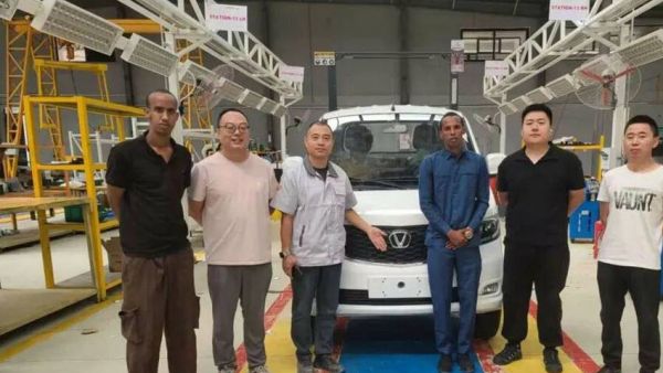 成功汽车埃塞 KD 工厂首车下线，非洲市场战略布局迈出关键一步！