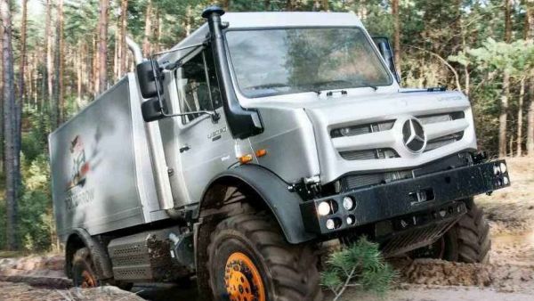 乌尼莫克U 5030抢眼，多款越野房车亮相！奔驰带来多款高端底盘产品，实拍带您看