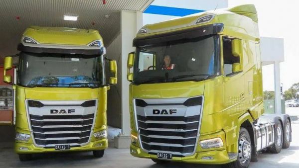 660匹达夫王来袭！竟用康明斯发动机？澳版达夫XG+牵引车实拍评测