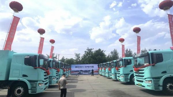 30台联合重卡电麒麟交付宁夏,助力西北物流绿色升级