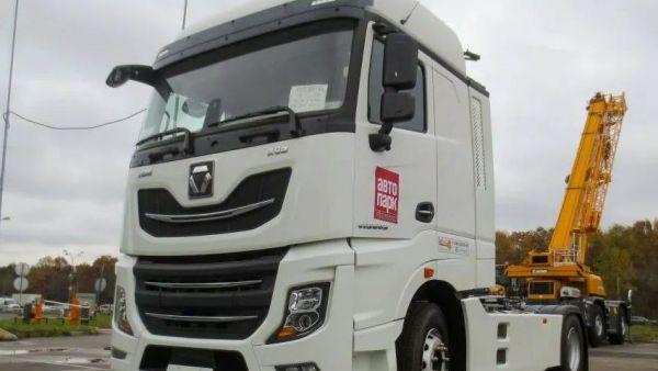 俄罗斯卡车市场“新玩家”：徐工XG2牵引车来袭，实拍带您看配置如何