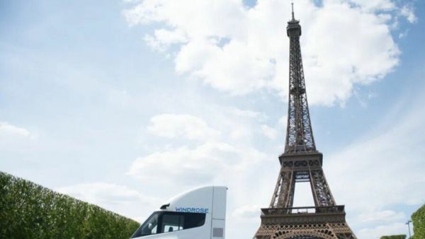 新华社、人民日报等权威官媒报道：Windrose苇渡670km长续航纯电重卡助力欧洲绿色转型