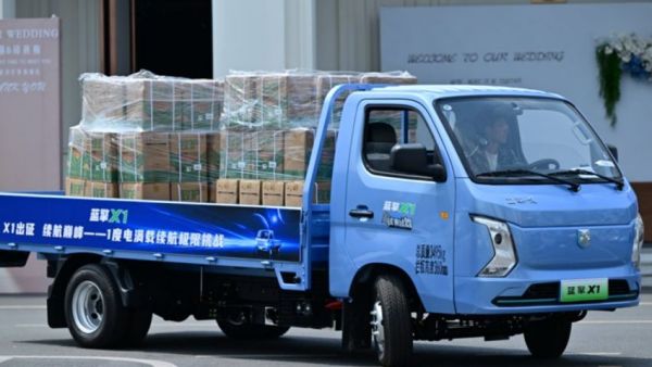 满载1.5T，一度电跑5公里！潍柴蓝擎X1开启小卡新世代！
