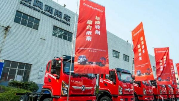 东风新疆批量交付258辆专用车!