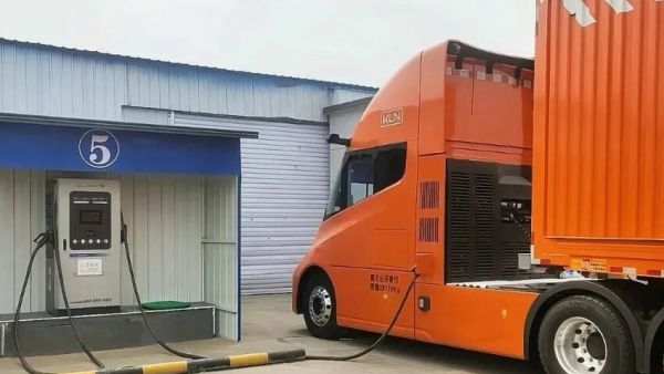 日行千里，油电同价，每公里能源成本仅0.99元！苇渡Windrose纯电重卡助力KLN打造京沪干线绿色运输