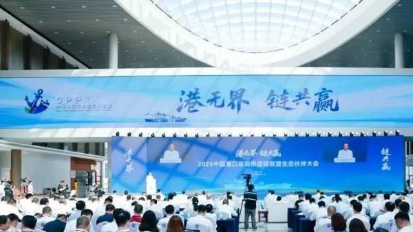 这个港口行业盛会，潍柴旗下雷沃重工闪耀全场！