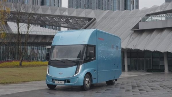 多项行业首创·实现四个突破——庆铃新能源轻卡铃坤上市