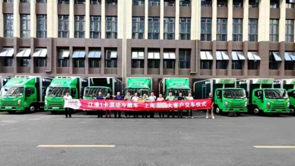 高效保鲜、领航一“夏”丨江淮骏铃混动冷藏车夏日交付忙！