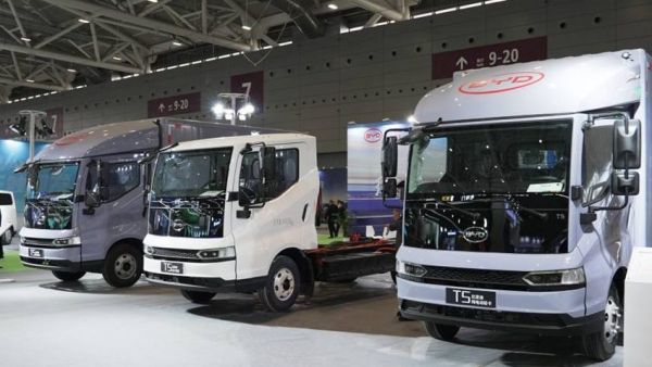 比亚迪2025款轻卡T5矩阵亮相深圳国际商用车生态博览会