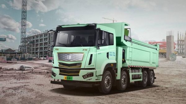远程X7M醇氢电动自卸车荣获“2025年度值得用户信赖城建渣土运输车”奖项