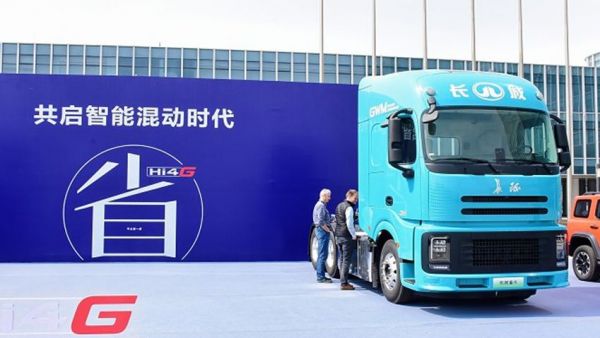 长城混动重卡价格引热议，或卖 90 万硬刚斯堪尼亚