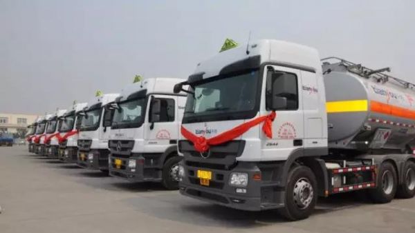 坡起辅助+缓速器 10辆定制版奔驰Actros油罐车交付