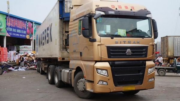 为货源少个轮胎也要跑?重汽卡车老司机感叹现在货运压力太大