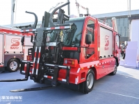前面轻卡后面叉车，三一打造的这款“双头”消防车有意思，有谁知道它具体用途吗？