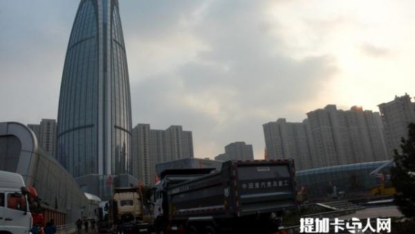 重汽最强技术卡车亮相 汕德卡今年目标还是国产第一高端重卡