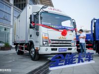 配置向重卡看齐,还能上蓝牌?江淮帅铃全能轻卡深度解析