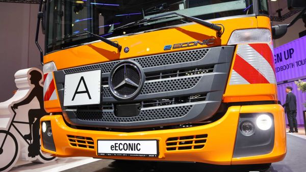 2024IAA:低入口卡车领域的先驱者,奔驰eEconic 300纯电动车型实拍