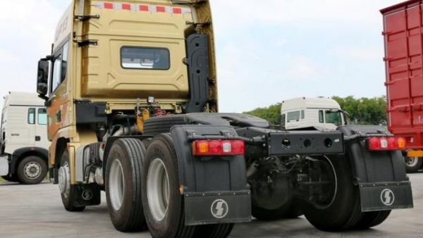 闭口不谈局限性 车企在“制造”大单胎牵引车火热之势？