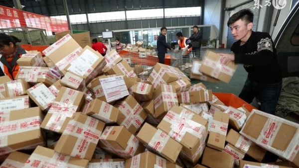 前轴3片板簧，内饰设计数第一？江淮新上市的骏铃V3快递版轻卡详解