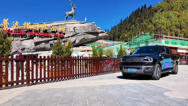 400公里国道，8个小时，铁腚挑战大理直达香格里拉 江铃域虎皮卡试驾，蓝焰发动机，人停车不停