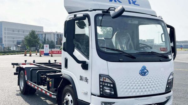 乘龙翼威2货厢可拆卸，甩厢模式撬动更高运输效率