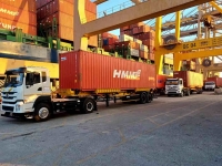 304台比亚迪电动重卡发运印度